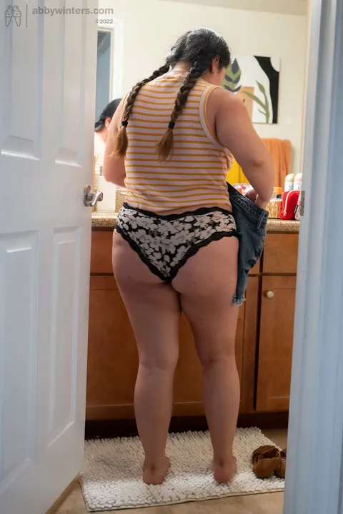 Australian BBW Undresses to Reveal Her Hairy Pussy – photo 7 of 20
