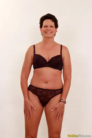 Beth Mckenna – BBW MILF Gives a Blowjob Then Gets Fucked