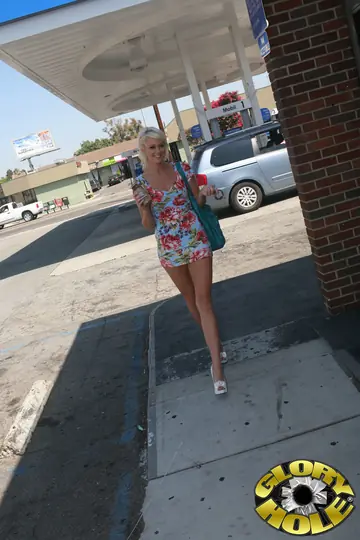 Molly Rae – Petite Blonde MILF Sucks BBC at Gloryhole in the Car for a Facial