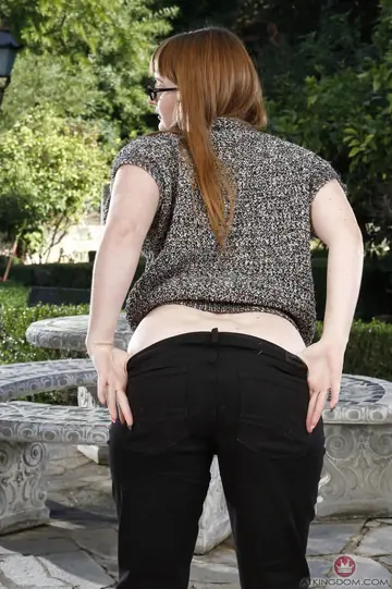 Thelma Sleaze – Mature Nerd in Glasses Strips Out of Her Jeans Outdoors