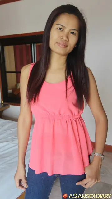 Slim Asian Woman Gets Fucked and Takes a Facial