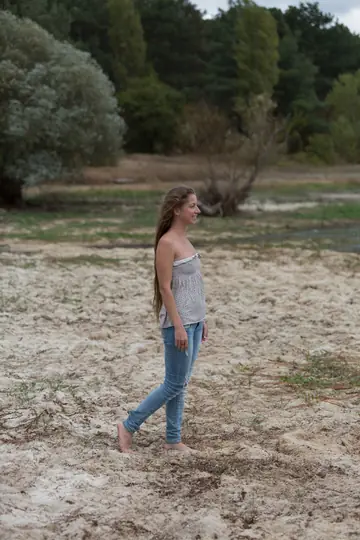 Mika A – Brunette Strips Off Her Jeans and Spreads Her Pussy Outdoors