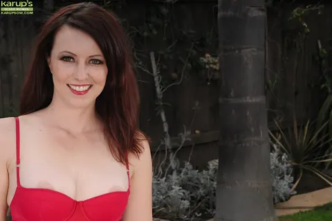 Violet Rose: Thick Brunette MILF with Tattoo Spreads Outdoors – photo 4 of 16