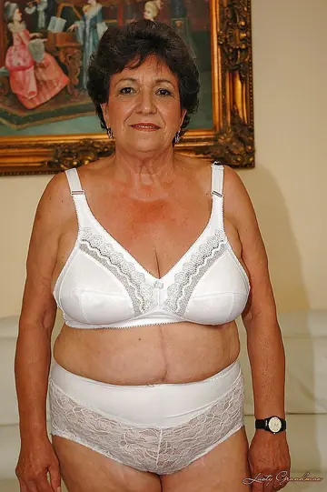 Semmi A – Tall Curvy Brunette Strips Out of Her Lingerie and Panties