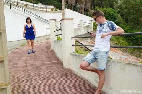 Montse Swinger: Spanish MILF Gets Fucked Outdoors by Her Partner – photo 2 of 20