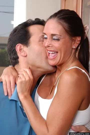 Cheyenne Hunter – Mature Brunette with Big Tits Sucks Cock in the Kitchen Until He Cums