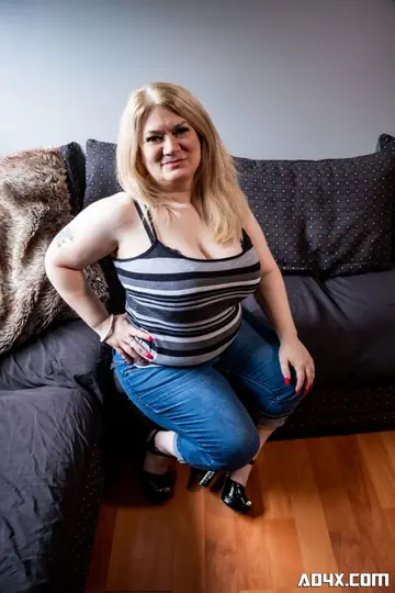 Blonde BBW in Jeans Sucks and Fucks on the Sofa