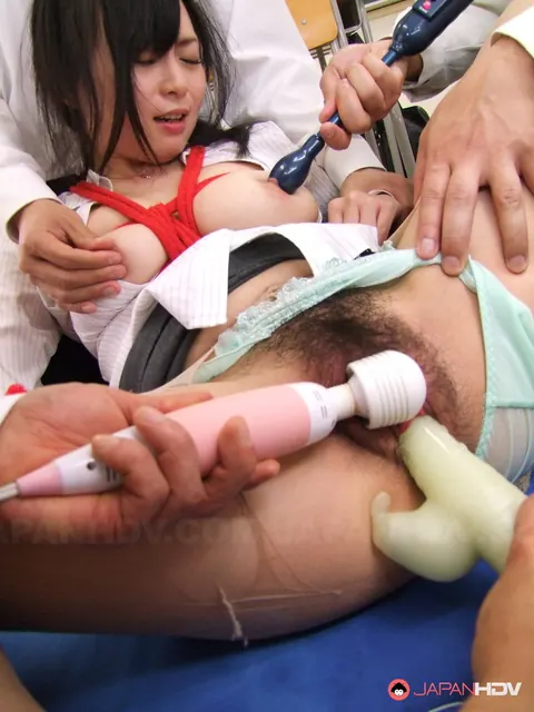 Nozomi Oshima: Japanese MILF Takes a Gangbang Creampies in Her Hairy Pussy – photo 6 of 20