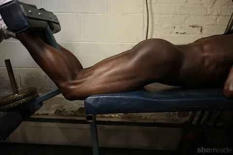 Athletic Ebony MILF Spreads Her Pussy in the Gym – photo 13 of 17
