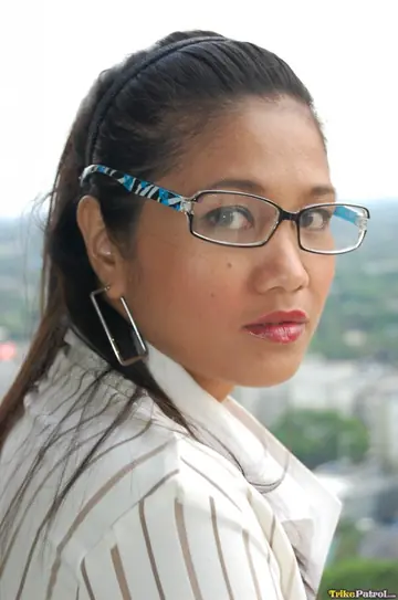 Filipina MILF in Glasses and Stockings Takes Cum on Lenses Outdoors