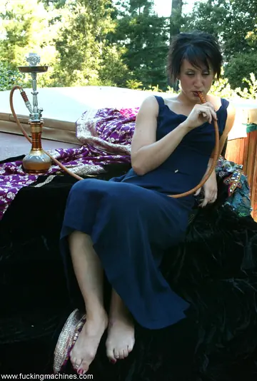 Lorelei Lee – Short-Haired Brunette MILFs Kiss and Share a Sybian in Bikinis