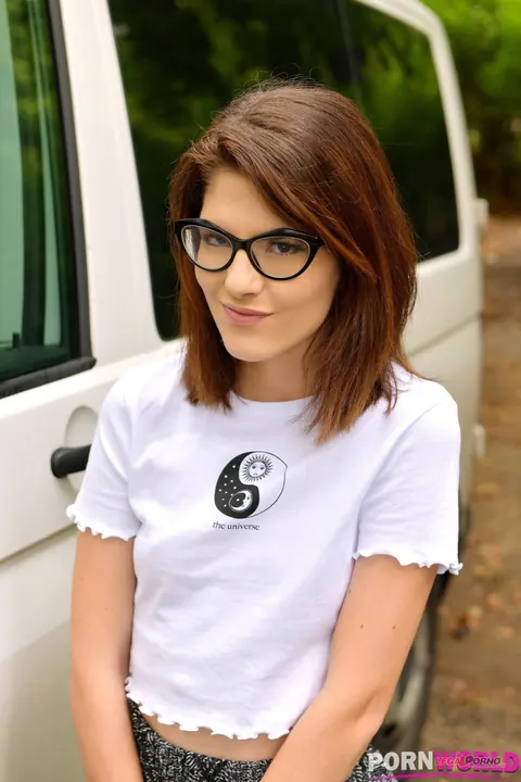 Sara Bell: Slim Italian Brunette in Glasses Takes Double Penetration – photo 1 of 20