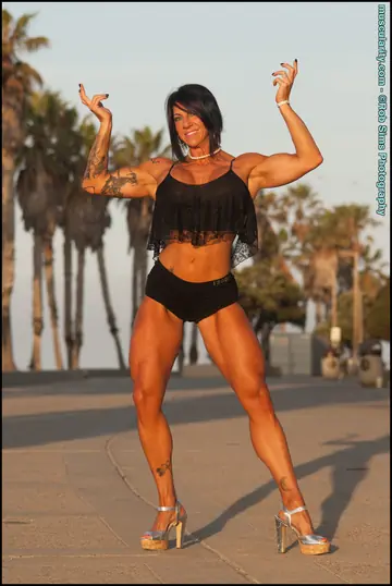 Tara Rickett – Mature Bodybuilder MILF Flexes in a Bikini and Heels Outdoors