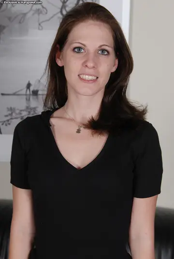 Tall MILF Removes Her Jeans and Spreads Her Shaved Pussy