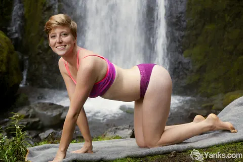 Aurora Odaire: Short-Haired Redhead MILF Strips and Fingers Outdoors – photo 4 of 15