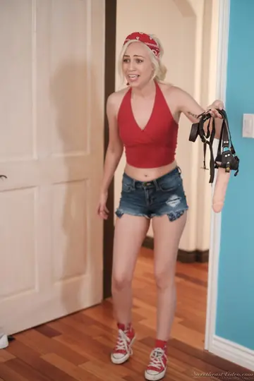 Jill Kassidy – Blonde Fucks Brunette with a Strap-On and Licks Her Pussy