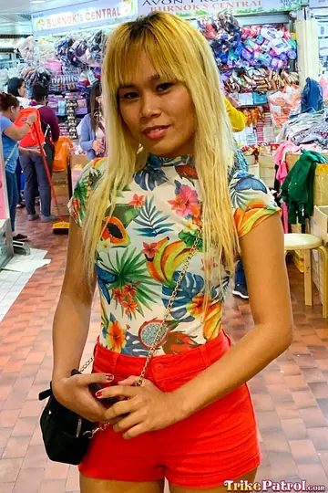 Filipina Amateur Undresses and Poses Nude