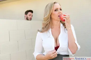 Julia Ann – Busty Blonde MILF Gets Fucked Doggy Style in the Office