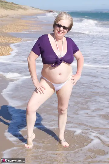 Tattooed British MILF Strips Out of Her Bikini on the Beach in Glasses