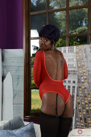 Pregnant Ebony Woman in Lingerie Spreads Her Hairy Pussy Wide
