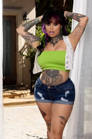 Whitney Wright – Latina Lesbians Lick and Finger in a Threesome