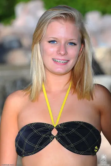 Elaina Raye – Petite Blonde Strips Out of Her Bikini in the Open Air
