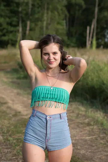 Brunette PAWG Pulls Shorts Aside and Spreads Outdoors