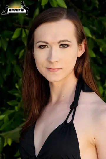 Trans Woman Poses Nude Displaying Her Body