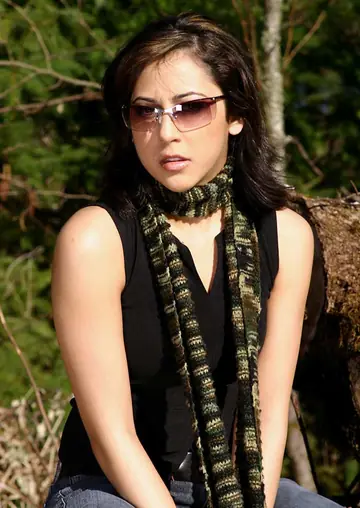 Indian Woman in Glasses, Heels and Jeans Spreads Her Hairy Pussy Outdoors