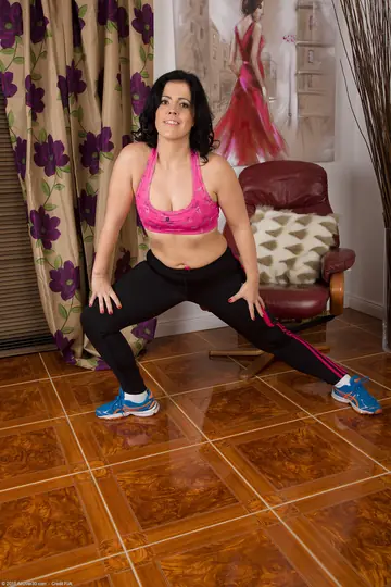 Montse Swinger – Curvy Spanish MILF Strips and Spreads Her Asshole in the Gym