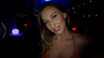 Riley Reyes – Thick Blonde Fingers Her Pussy, Gives a Footjob and Rides to a Cumshot