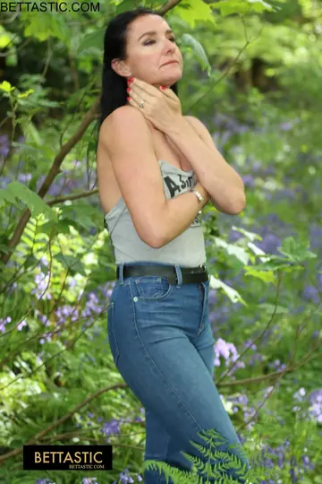 Brunette PAWG Flaunts Her Big Ass in Tight Jeans Outdoors