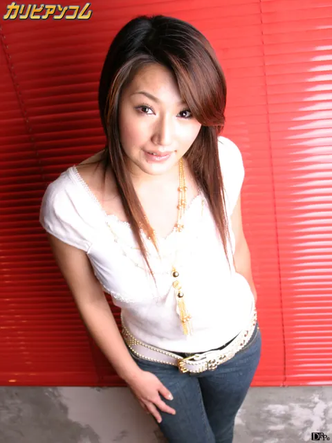 Petite Asian Babe in Jeans Shows Her Trimmed Pussy and Fucks Outdoors – photo 1 of 12
