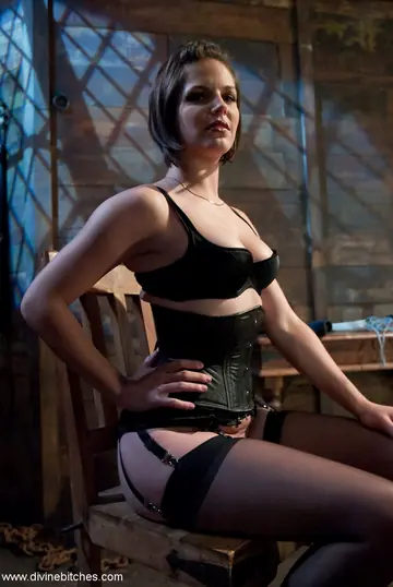 Bobbi Starr – Tattooed MILF Fingers Herself While Pegging Her Sub in Femdom Session