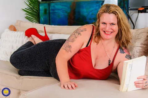Katie Kay Lane: Tattooed Mature Redhead Uses a Dildo – photo 1 of 21