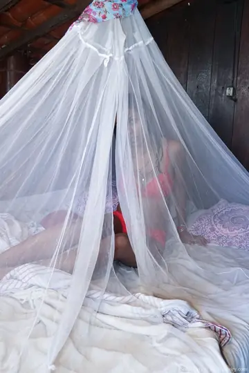 Sofia Cuty – Busty Ebony Woman Pulls Aside Her Panties and Spreads Her Hairy Pussy