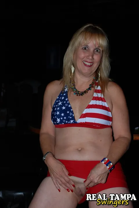Mandi McGraw & Tracy Lick: Tall Mature Blondes in Bikinis Share Black Cock – photo 14 of 21