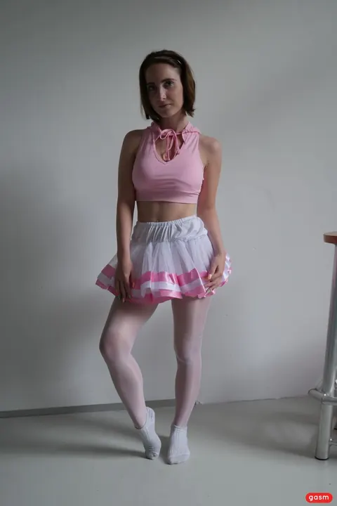 Lou Nesbit: Brunette German Ballerina Fucks Her Instructor in Pantyhose – photo 10 of 15
