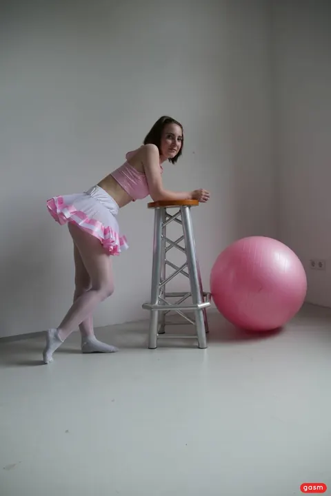 Lou Nesbit: Brunette German Ballerina Fucks Her Instructor in Pantyhose – photo 13 of 15