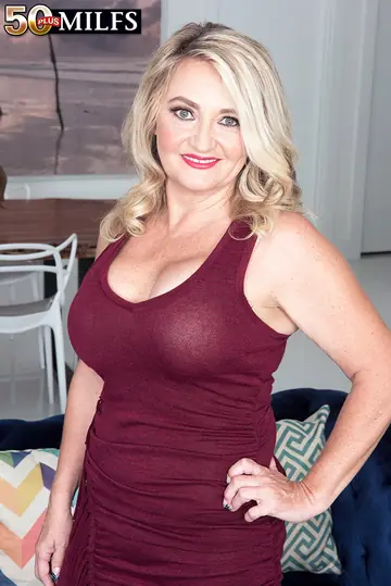 Daylynn Thomas – Busty Mature Blonde Sucks Cock and Fucks in a Skirt and Lingerie