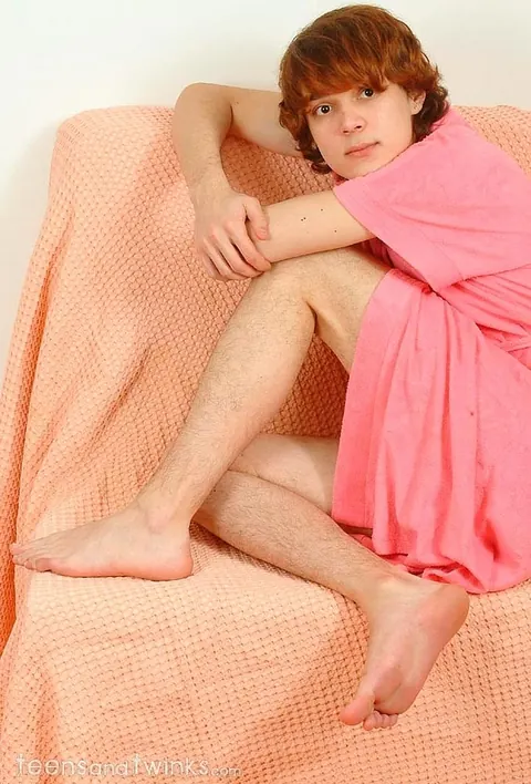 Hairy Guy Kisses Partner and Takes Anal – photo 2 of 20
