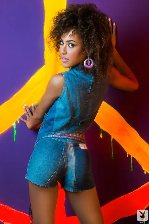 Shanice Jordyn: Curly Ebony Brunette Undresses and Shows Her Pussy – photo 1 of 16