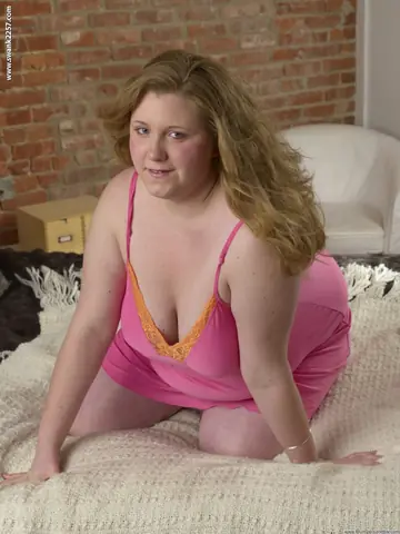 Anne North – BBW Blonde in Lingerie Spreads Her Pussy in Bed