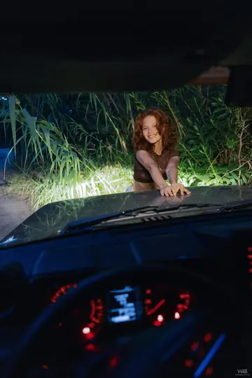 Irene Rouse – Latina Redhead Lifts Her Shorts and Spreads Her Trimmed Pussy Outdoors