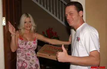 Lauren Kain – Busty Blonde MILF Drains Pizza Guy with Blowjob and Cowgirl