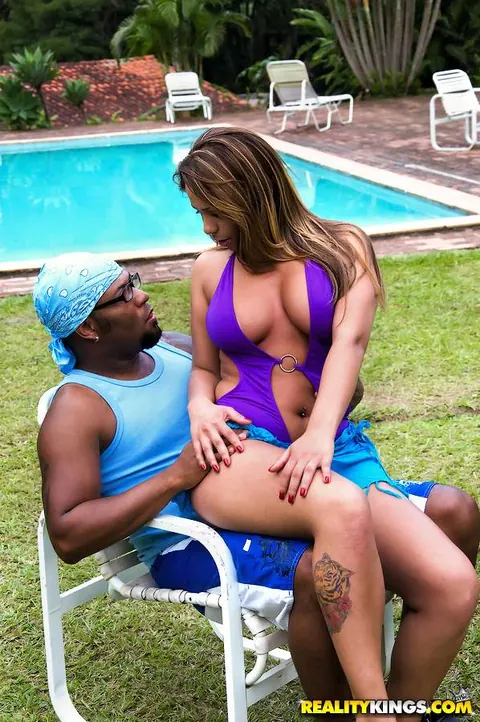 Diana Lins: Thick Latina MILF Takes a Facial by the Pool – photo 1 of 16