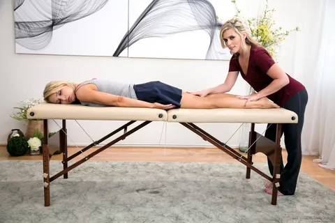 Alix Lynx & Sasha Heart: Blonde Masseuse Licks and Fingers Busty Client – photo 6 of 17