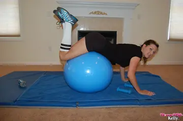 Kelly Anderson – Athletic MILF in Socks Sucks Cock and Takes It Doggy Style