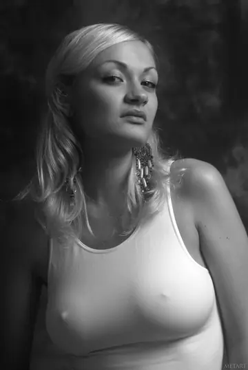 Daria B – Tall Blonde with Big Tits Poses Nude