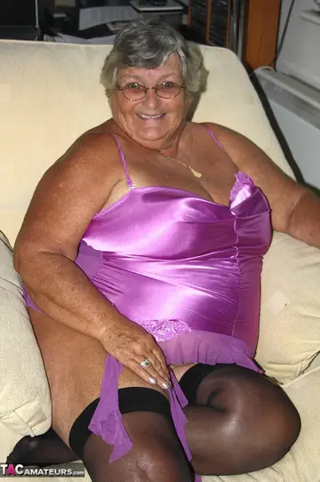 BBW Brunette Poses Nude in Glasses